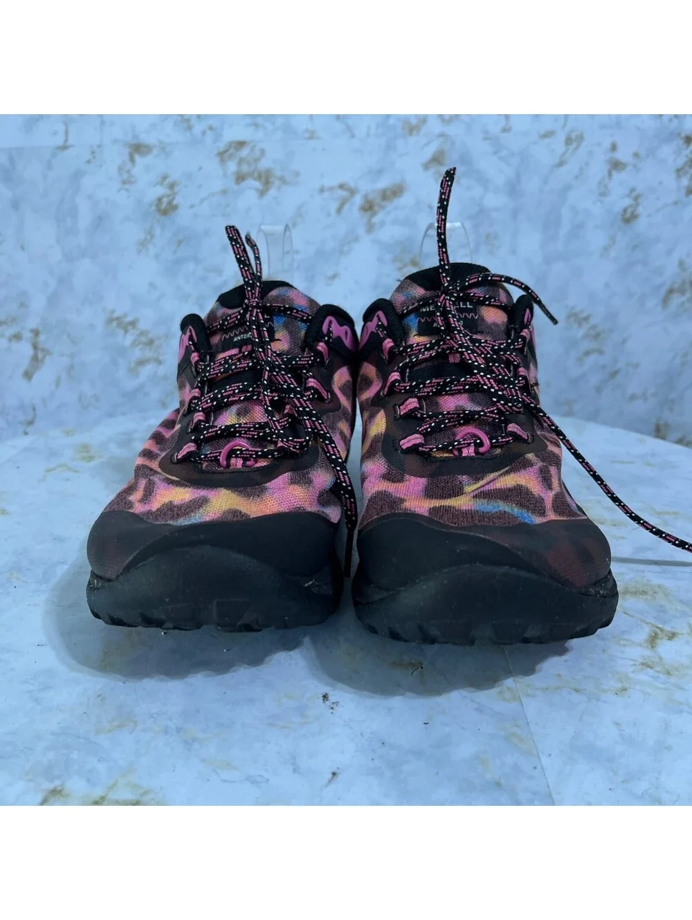 Merrell signs tread